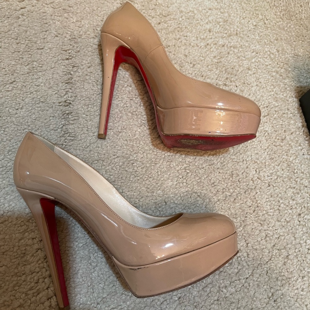 Christian Louboutin size 39 Nude Bianca